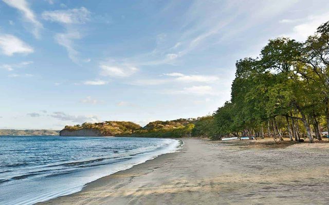 The beach at El Mangroove, where the dinghy picks you up