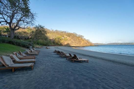 The beach at Secrets Papagayo, where the dinghy picks you up